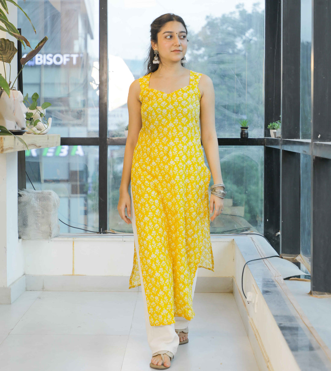 The Ultimate Guide: How to Wear Kurtis with Jeans in 2025 (Plus 5 Must-Try Looks)