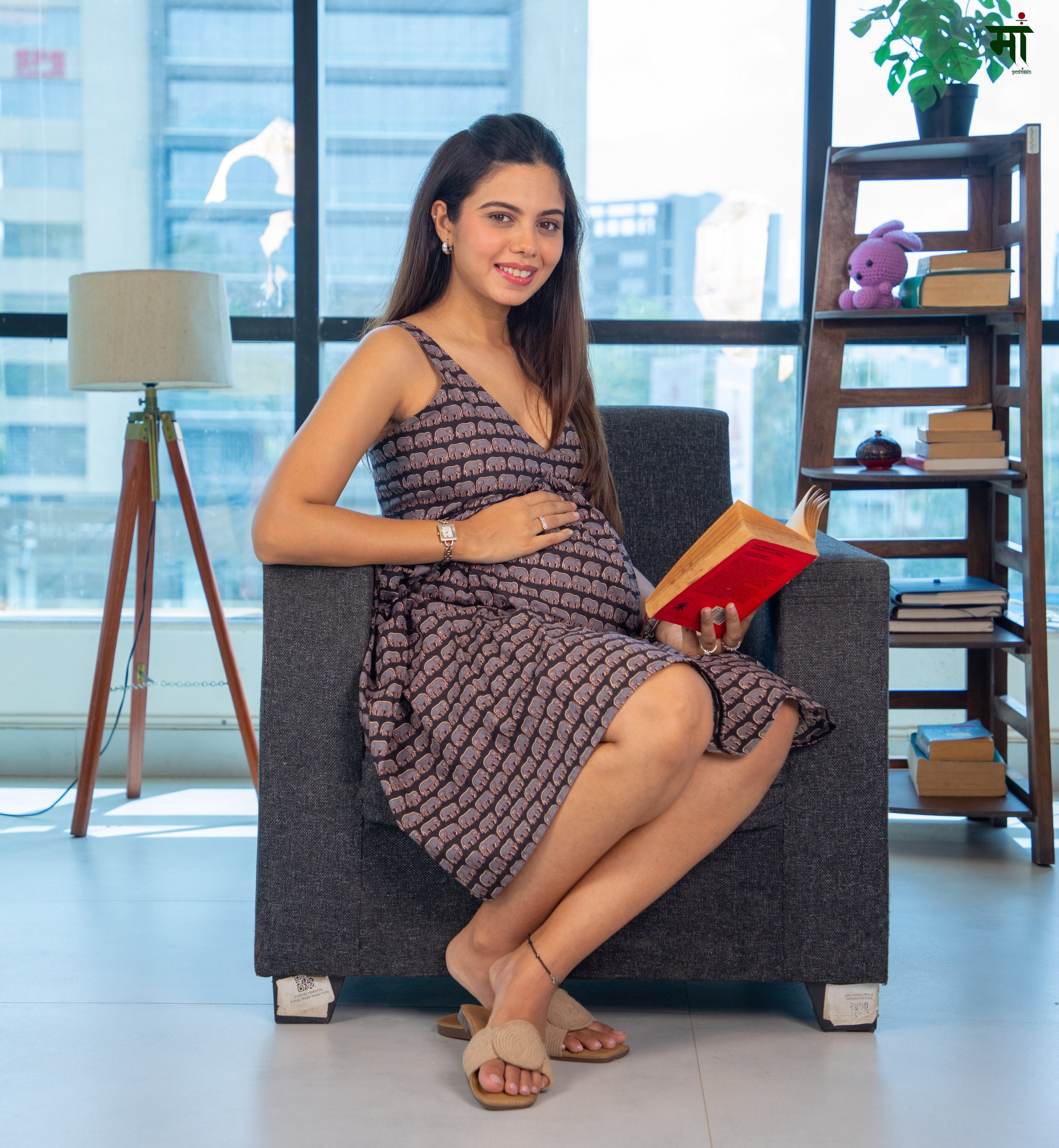 Dressing the Bump in Style: Finding the Most Comfortable and Chic Maternity Kurtas Online - Poshakh fabrics