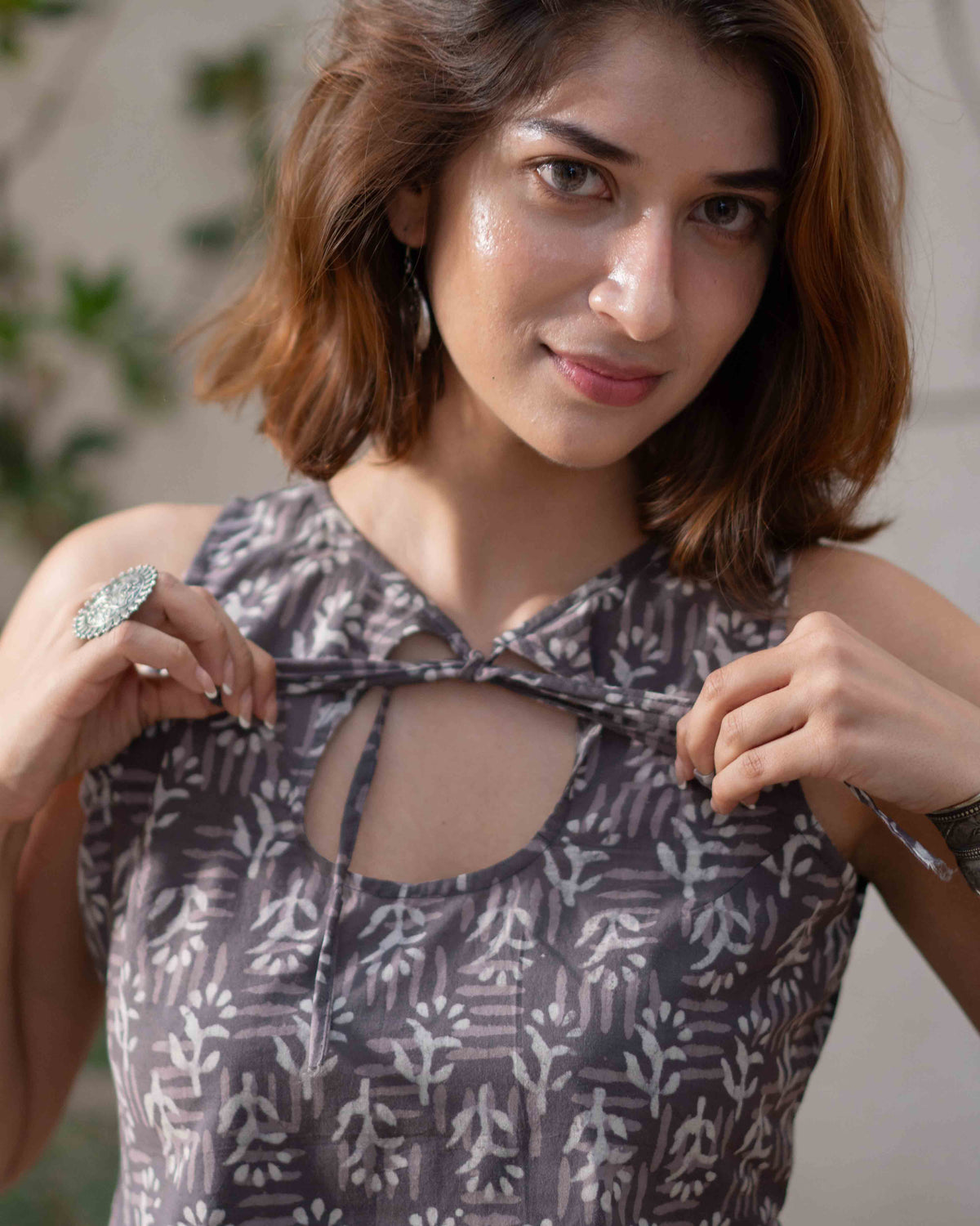 Grey Block Print Front Tie-Up Keyhole Cotton Crop Top - Sleeveless Ethnic Tunic